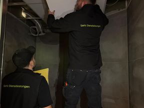 Team von Saric bei der Deckenmontage für einen Trockenbau in Hamburg